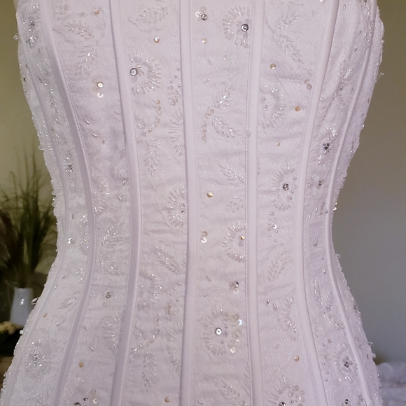 Justin Alexander Wedding Gown - Picture 4 of 7